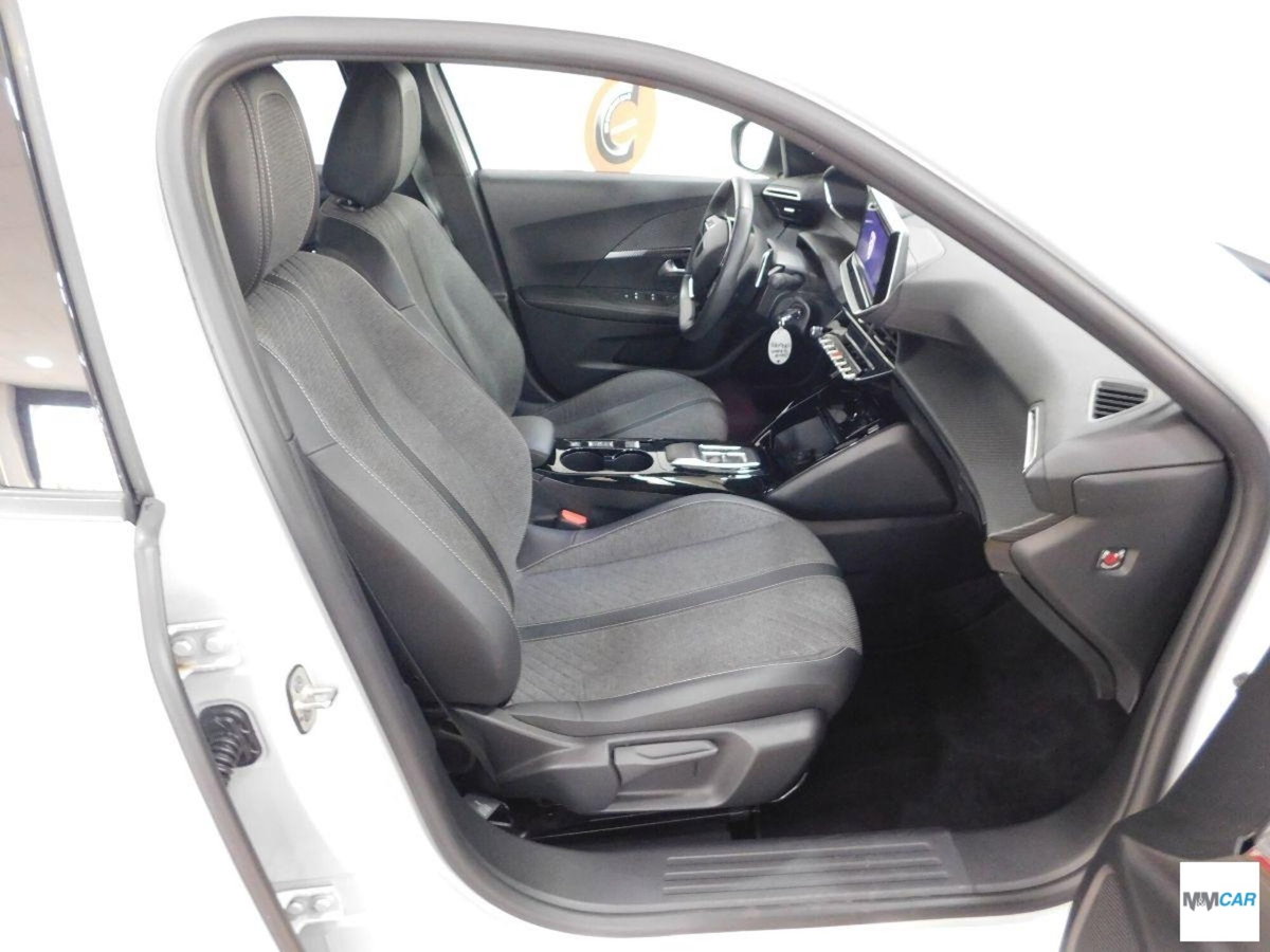 Peugeot 2008 BlueHDi 130 S&S EAT8 Allure Pack (13)