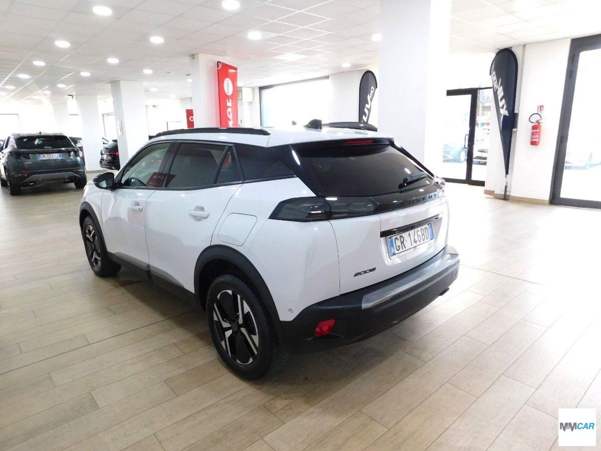 Peugeot 2008 BlueHDi 130 S&S EAT8 Allure Pack (4)