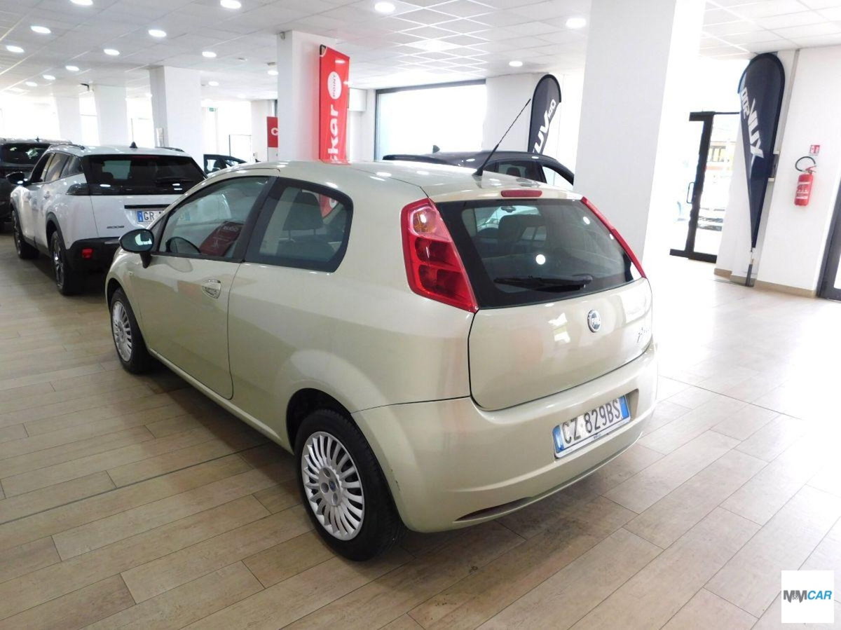 Fiat Grande Punto 1.2 3 porte Active (4)