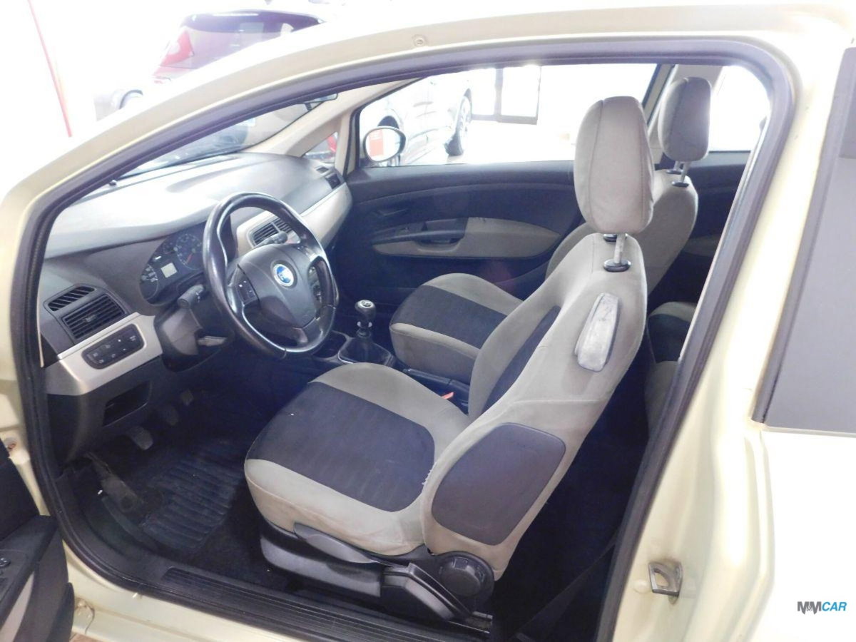 Fiat Grande Punto 1.2 3 porte Active (7)
