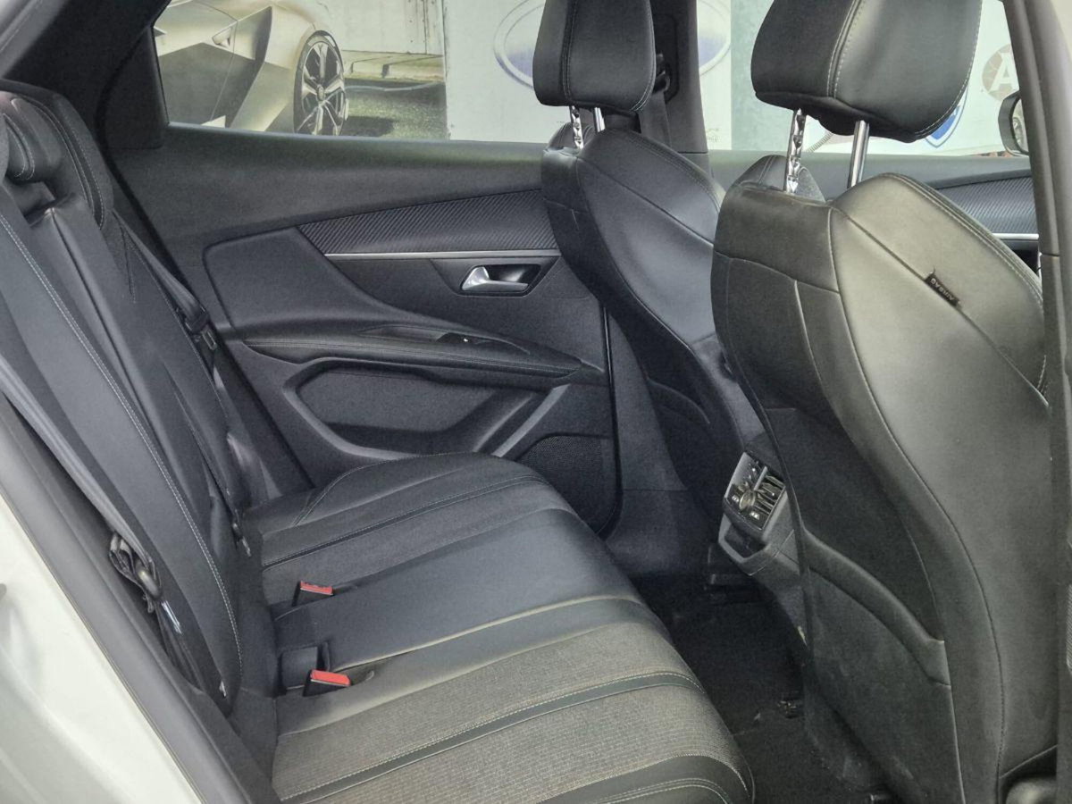 Peugeot 3008 BlueHDi 130 S&S EAT8 GT Line (17)