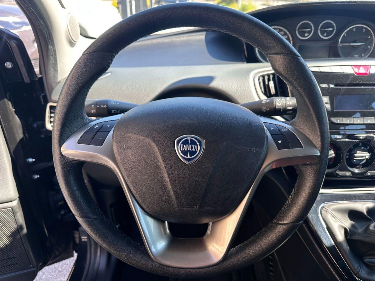 Lancia Ypsilon 1.3 MJT 16V 95 CV 5 porte S&S Elefantino (12)