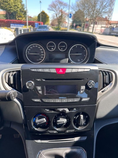 Lancia Ypsilon 1.3 MJT 16V 95 CV 5 porte S&S Elefantino (13)