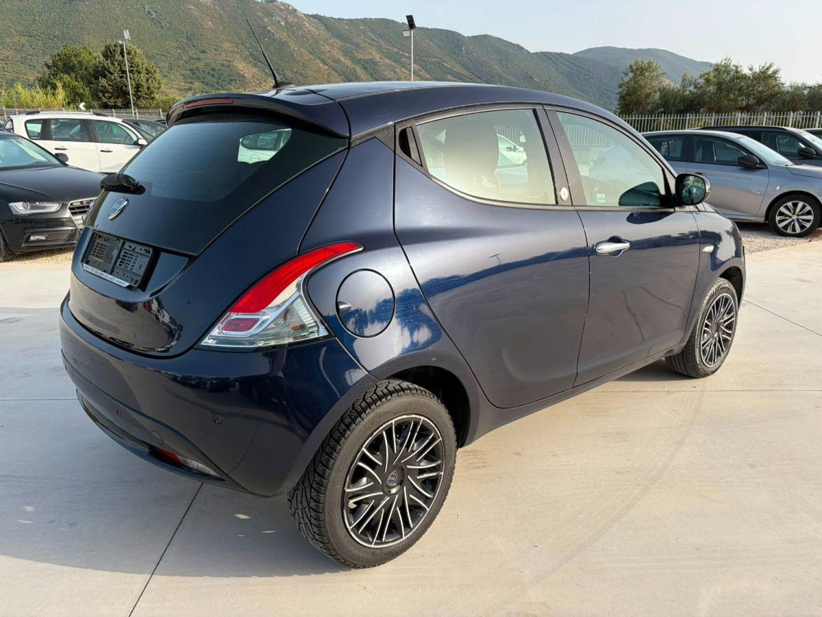 Lancia Ypsilon 1.2 69 CV 5 porte GPL Ecochic Gold (5)