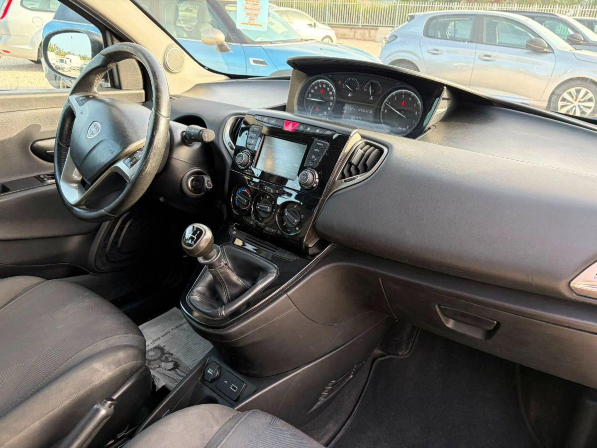 Lancia Ypsilon 1.2 69 CV 5 porte GPL Ecochic Gold (7)