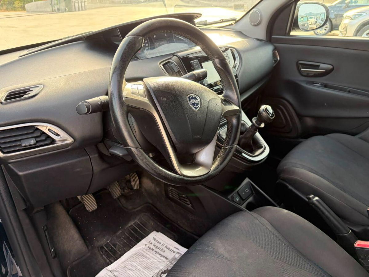 Lancia Ypsilon 1.2 69 CV 5 porte GPL Ecochic Gold (8)