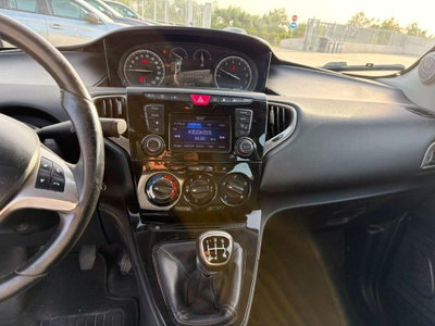Lancia Ypsilon 1.2 69 CV 5 porte GPL Ecochic Gold (9)