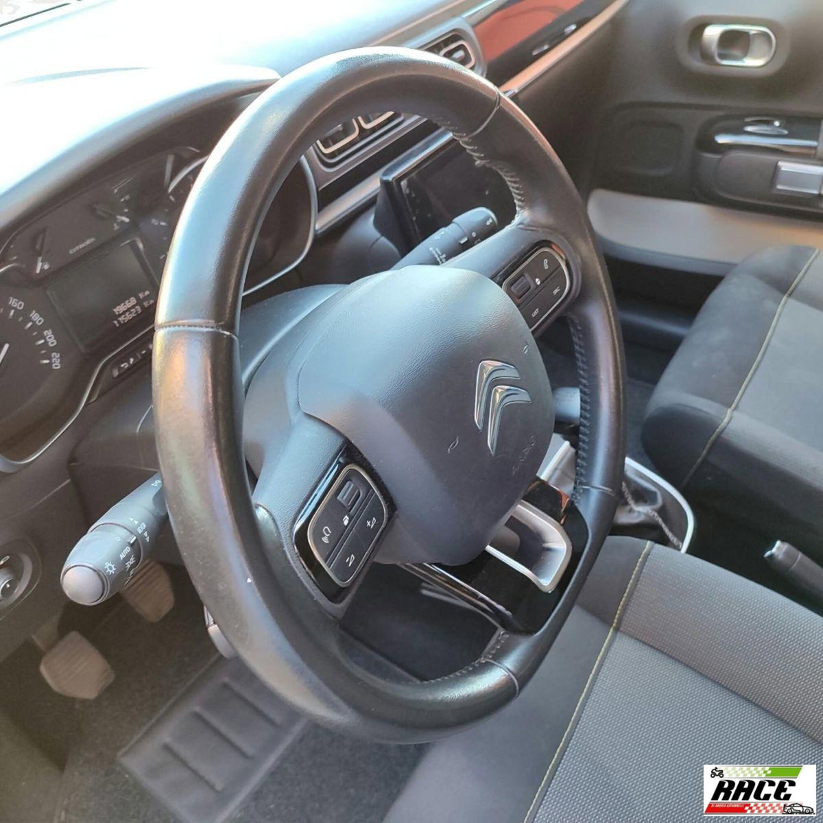 Citroen C3 BlueHDi 100 S&S Shine (10)