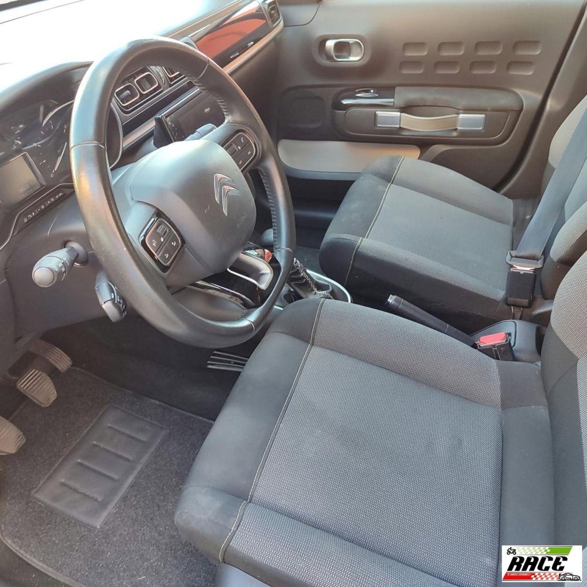 Citroen C3 BlueHDi 100 S&S Shine (9)