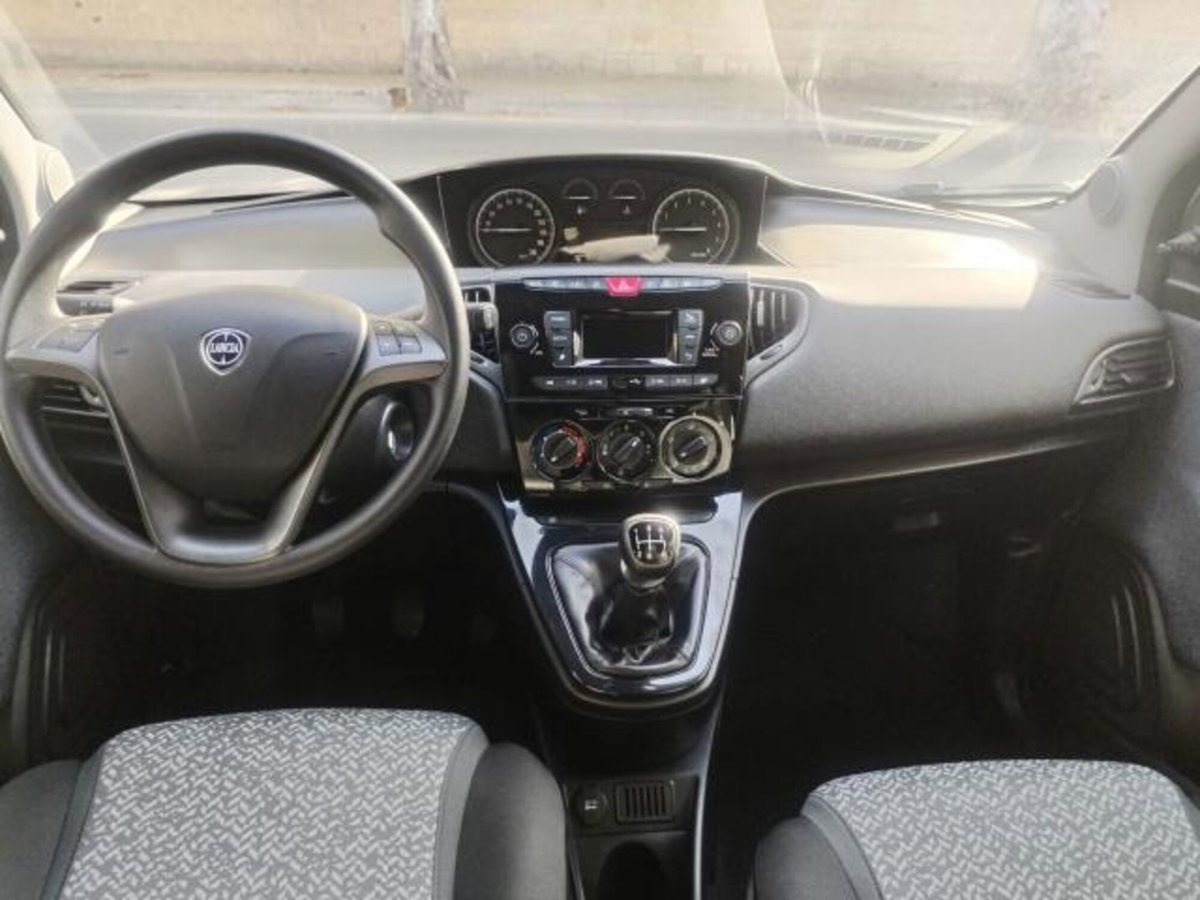Lancia Ypsilon 1.2 69 CV 5 porte Gold (10)