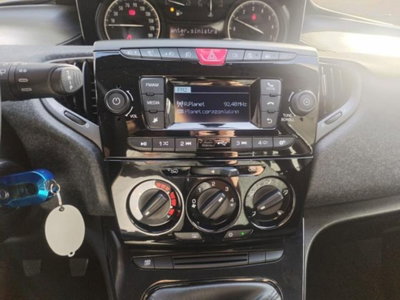 Lancia Ypsilon 1.2 69 CV 5 porte Gold (12)
