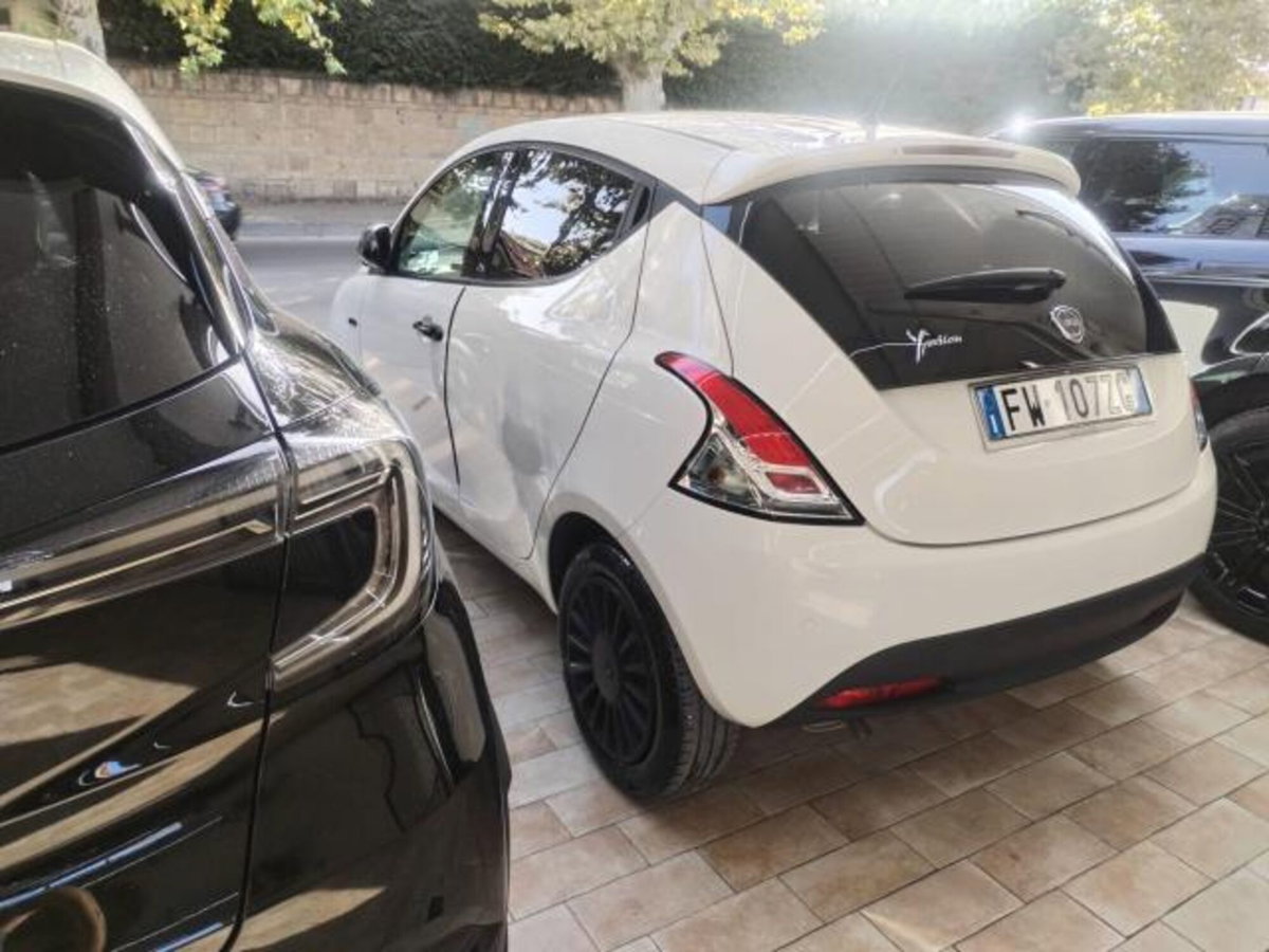 Lancia Ypsilon 1.2 69 CV 5 porte Gold (3)