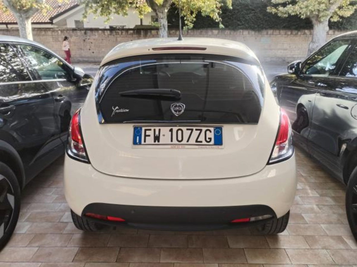 Lancia Ypsilon 1.2 69 CV 5 porte Gold (4)