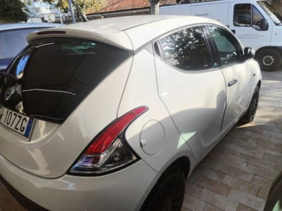 Lancia Ypsilon 1.2 69 CV 5 porte Gold (5)