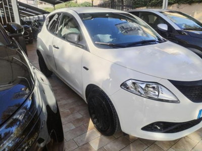 Lancia Ypsilon 1.2 69 CV 5 porte Gold (6)