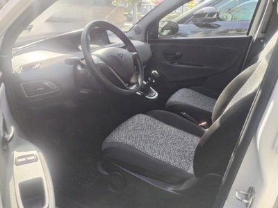 Lancia Ypsilon 1.2 69 CV 5 porte Gold (8)