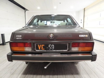 Alfa Romeo Alfetta 2.0i Quadrifoglio Oro (2)