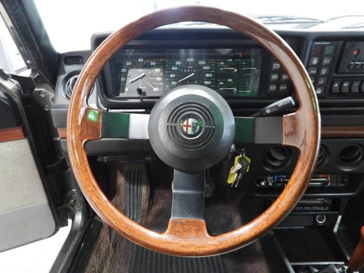 Alfa Romeo Alfetta 2.0i Quadrifoglio Oro (4)