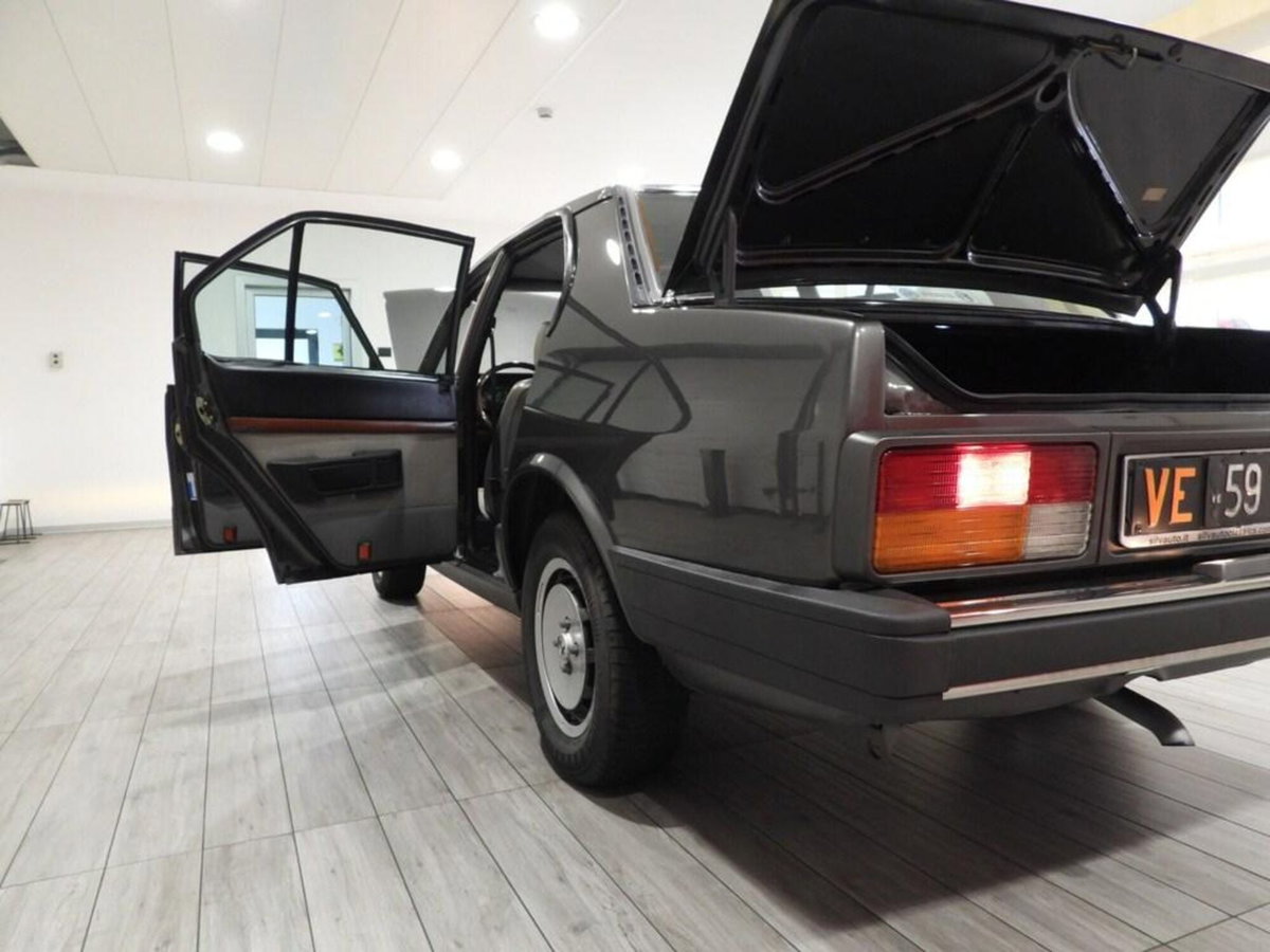 Alfa Romeo Alfetta 2.0i Quadrifoglio Oro (8)