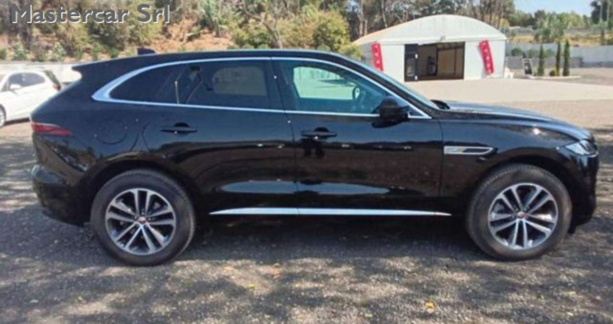Jaguar F-Pace 2.0 300 CV AWD aut. Pure (5)