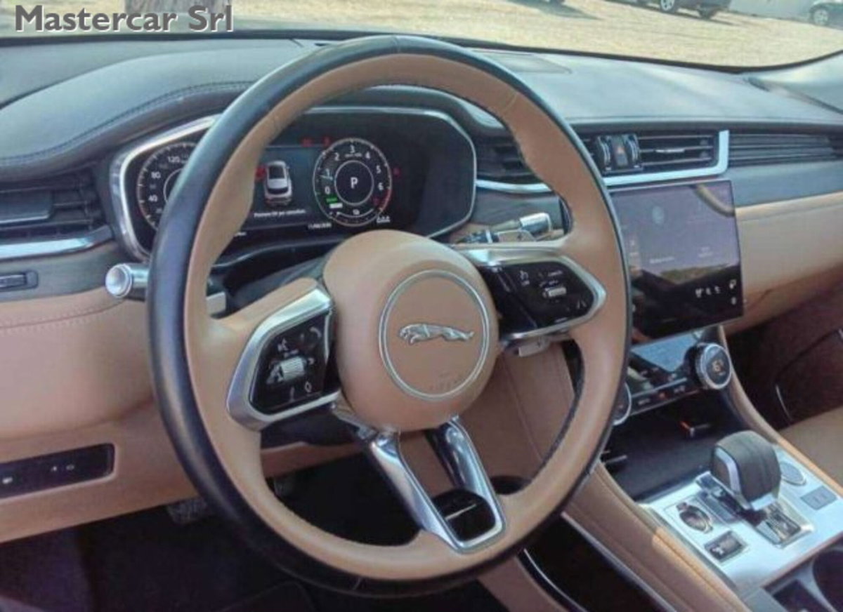 Jaguar F-Pace 2.0 300 CV AWD aut. Pure (9)
