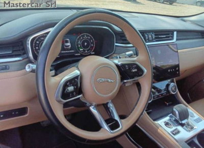 Jaguar F-Pace 2.0 300 CV AWD aut. Pure (9)