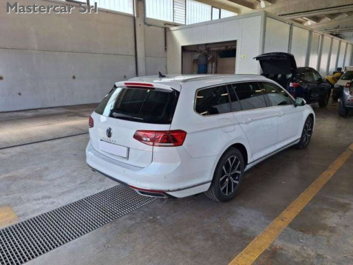Volkswagen Passat Variant 2.0 TDI SCR 200 CV 4MOTION DSG Executive (4)