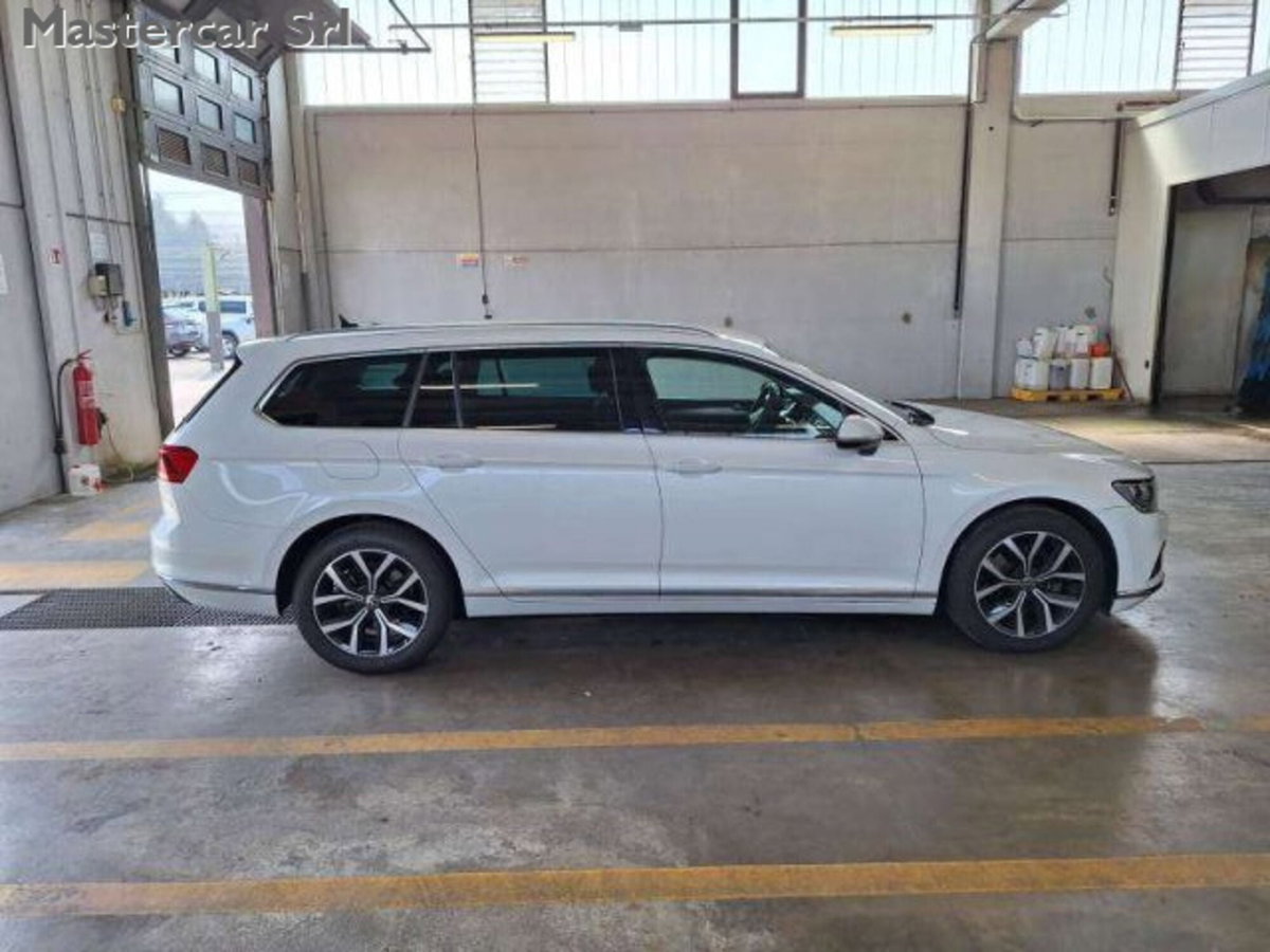 Volkswagen Passat Variant 2.0 TDI SCR 200 CV 4MOTION DSG Executive (5)