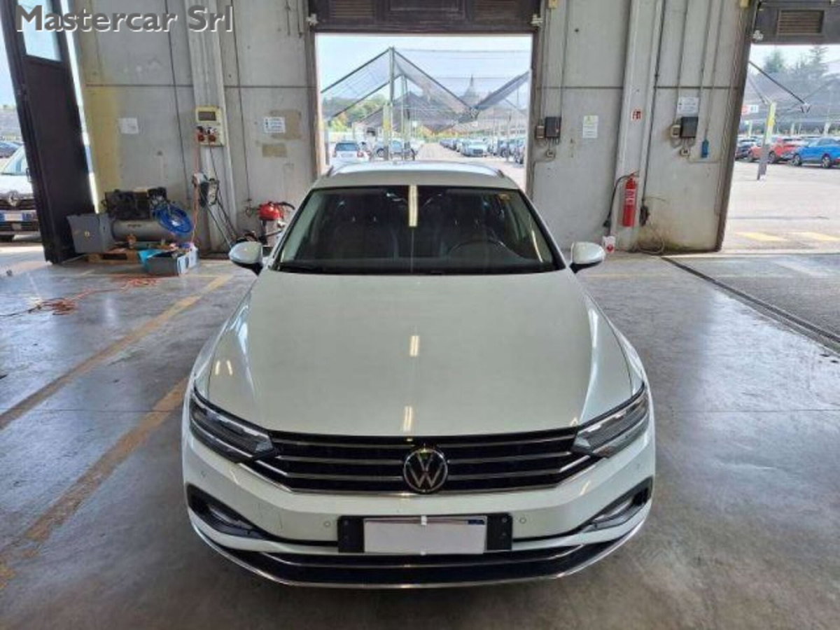 Volkswagen Passat Variant 2.0 TDI SCR 200 CV 4MOTION DSG Executive (6)