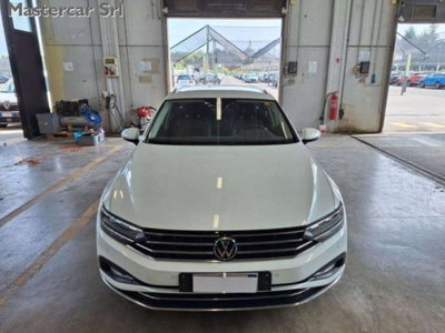 Volkswagen Passat Variant 2.0 TDI SCR 200 CV 4MOTION DSG Executive (6)