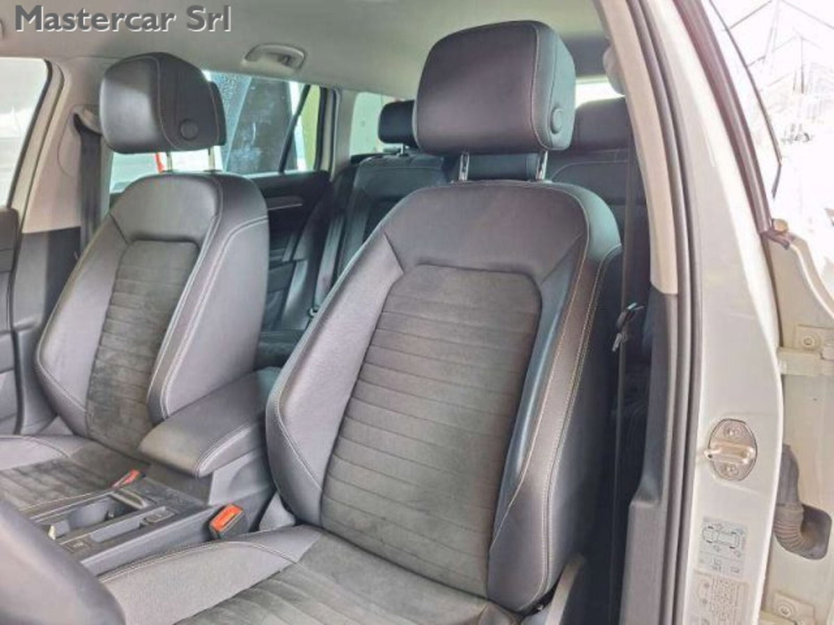 Volkswagen Passat Variant 2.0 TDI SCR 200 CV 4MOTION DSG Executive (8)