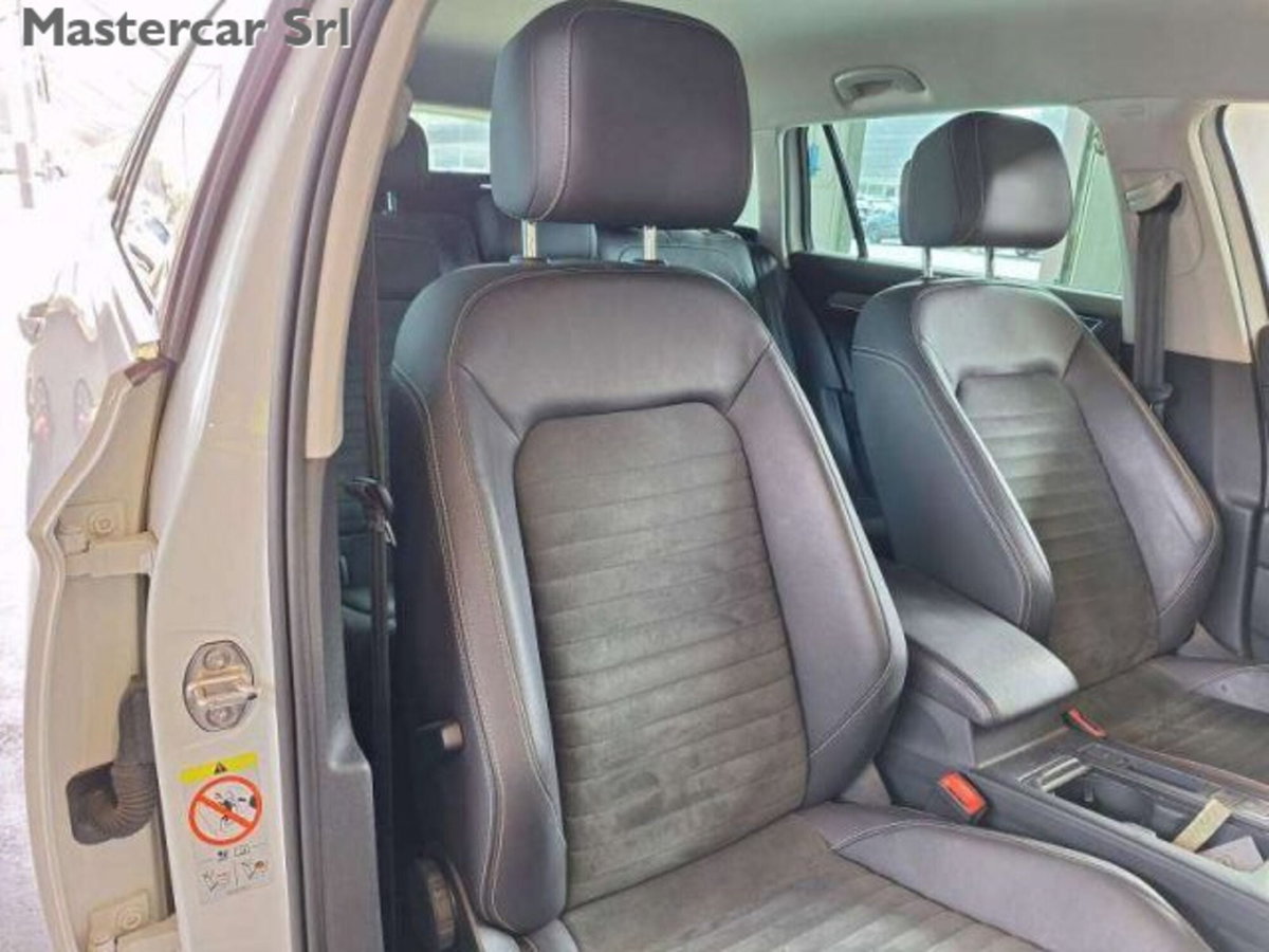 Volkswagen Passat Variant 2.0 TDI SCR 200 CV 4MOTION DSG Executive (9)