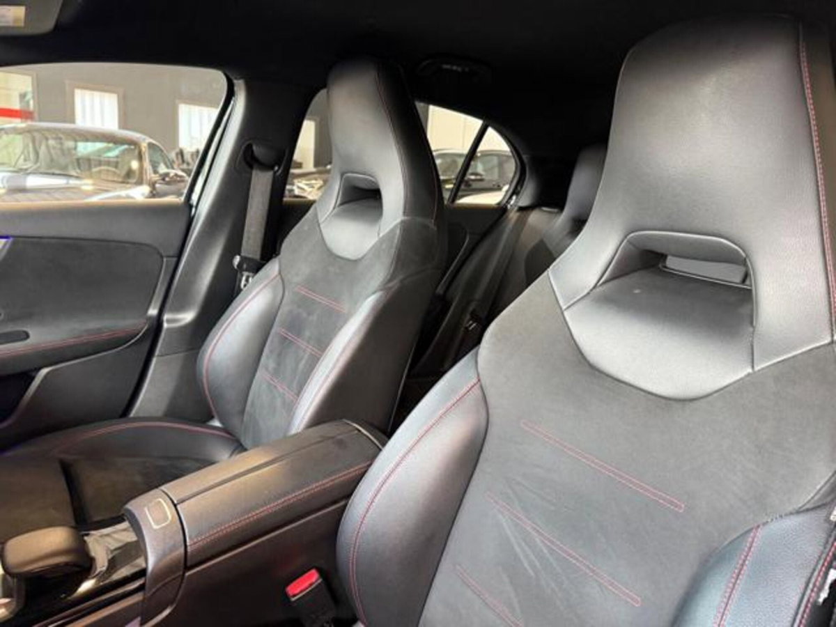 Mercedes-Benz Classe A Sedan 180 d Automatic 4p. Premium (11)
