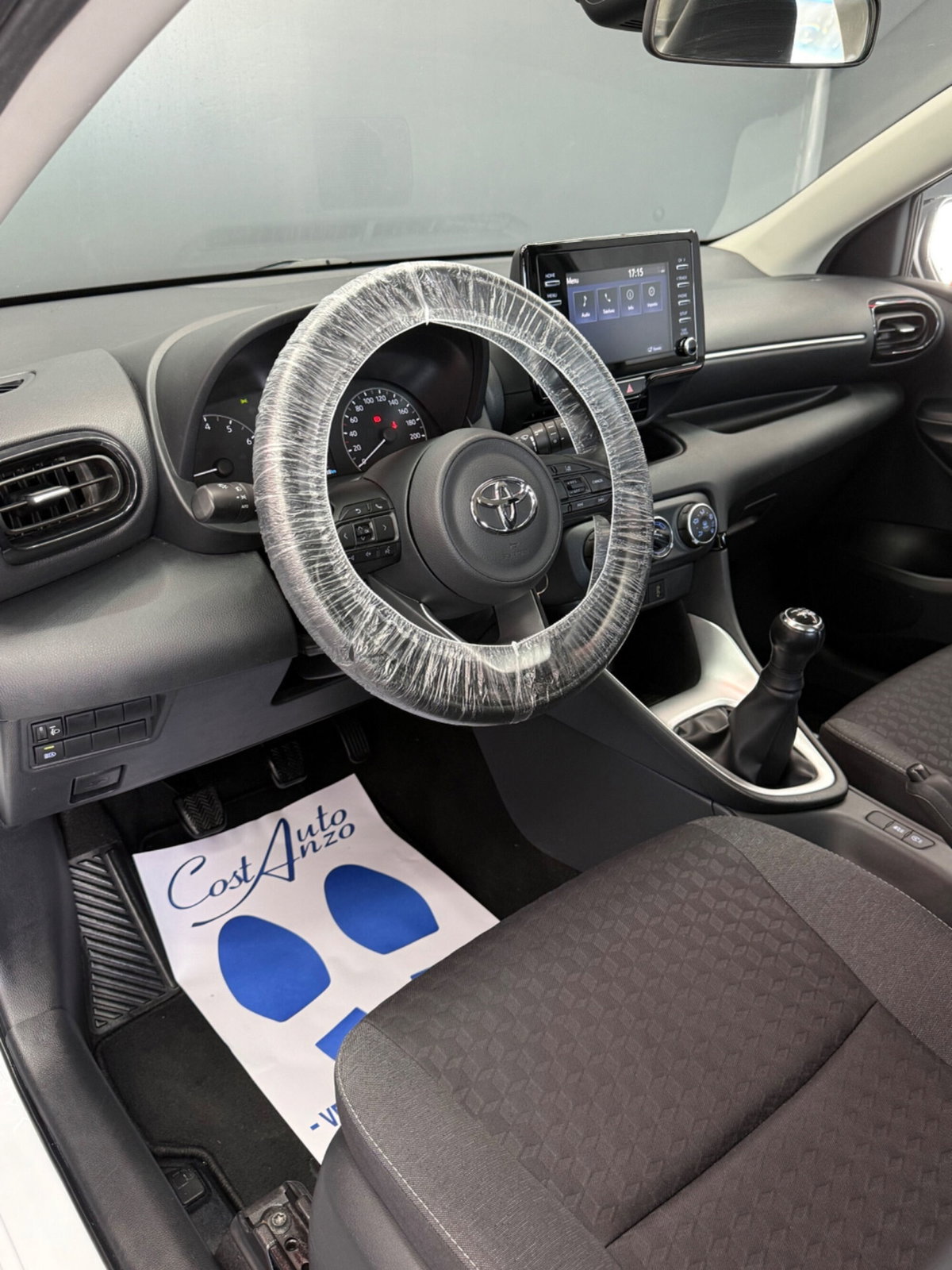 Toyota Yaris 1.0 5 porte Trend (8)