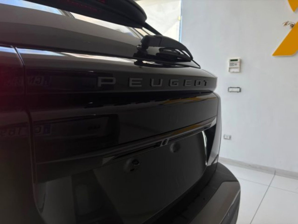 Peugeot 2008 1.2 hybrid GT Exclusive 145cv e-dcs6 (8)