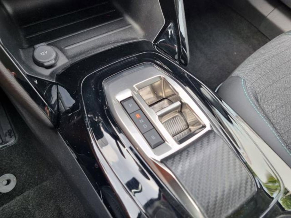 Peugeot 2008 motore elettrico 136 CV Allure Pack (11)