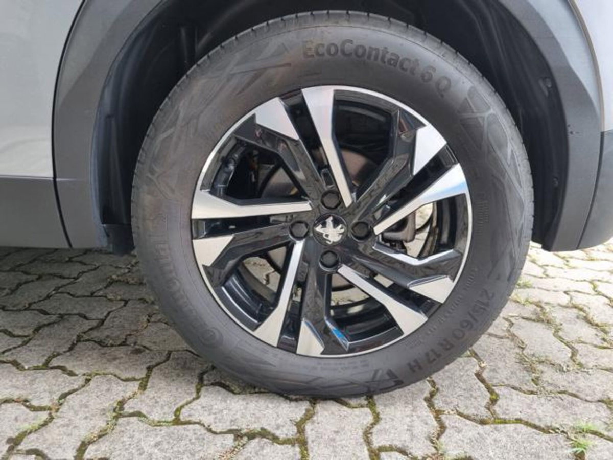 Peugeot 2008 motore elettrico 136 CV Allure Pack (15)
