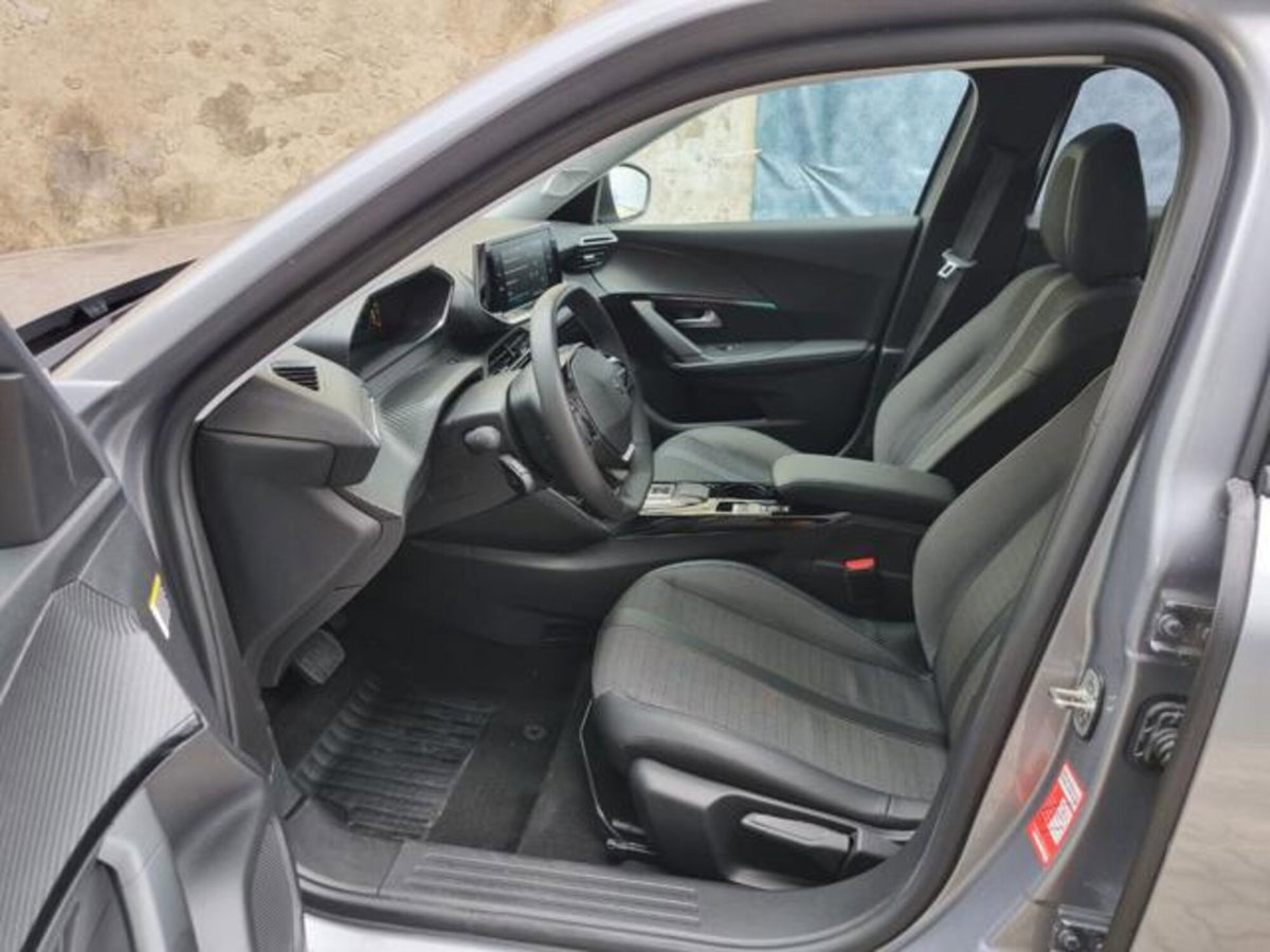 Peugeot 2008 motore elettrico 136 CV Allure Pack (8)