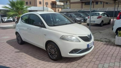 Lancia Ypsilon 1.2 69 CV 5 porte Silver usata