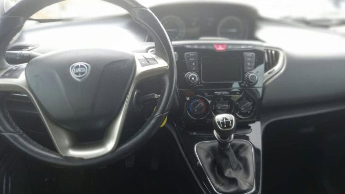 Lancia Ypsilon 1.2 69 CV 5 porte Silver (10)