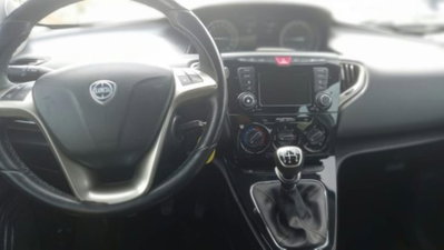 Lancia Ypsilon 1.2 69 CV 5 porte Silver (10)