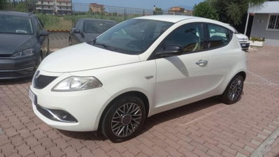 Lancia Ypsilon 1.2 69 CV 5 porte Silver (3)