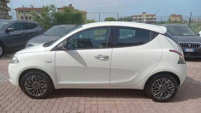 Lancia Ypsilon 1.2 69 CV 5 porte Silver (4)
