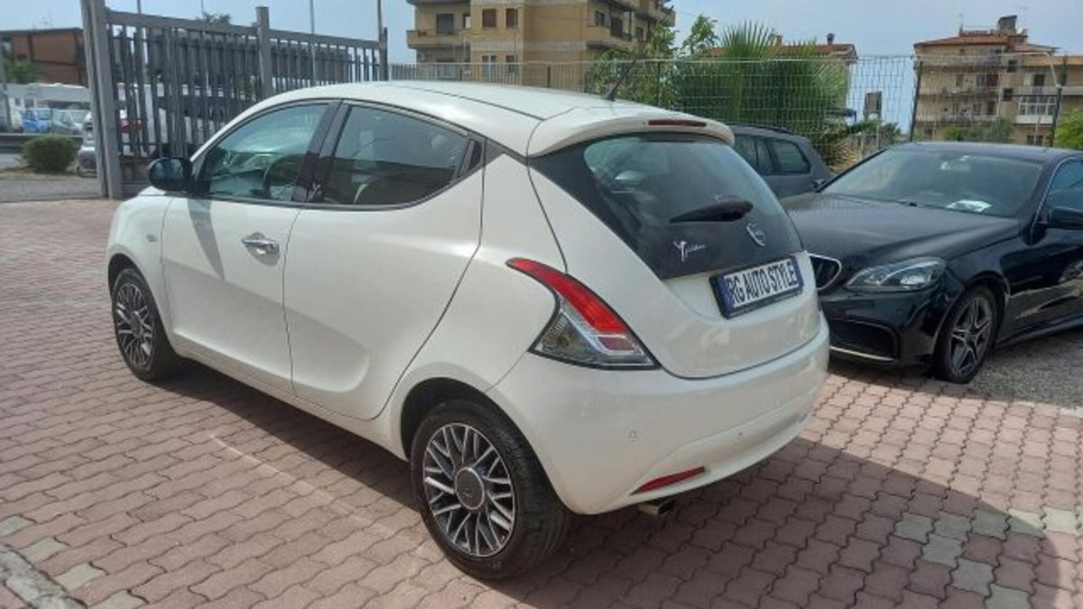 Lancia Ypsilon 1.2 69 CV 5 porte Silver (5)