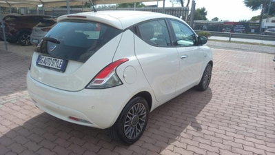 Lancia Ypsilon 1.2 69 CV 5 porte Silver (7)