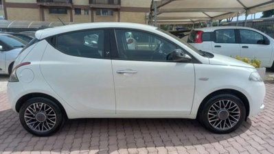 Lancia Ypsilon 1.2 69 CV 5 porte Silver (8)