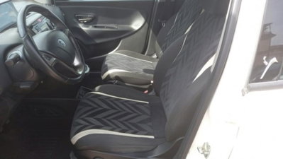Lancia Ypsilon 1.2 69 CV 5 porte Silver (9)