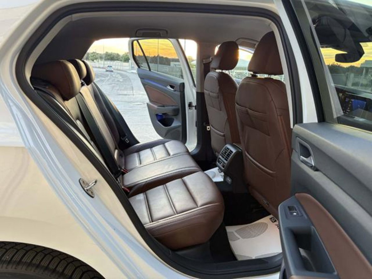 Volkswagen Golf Variant 2.0 TDI SCR DSG Life (11)