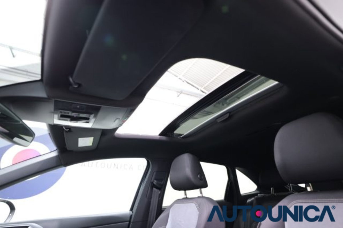 Volkswagen Taigo 1.0 TSI 110 CV DSG R-Line (11)
