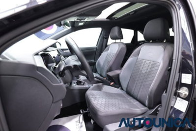 Volkswagen Taigo 1.0 TSI 110 CV DSG R-Line (6)